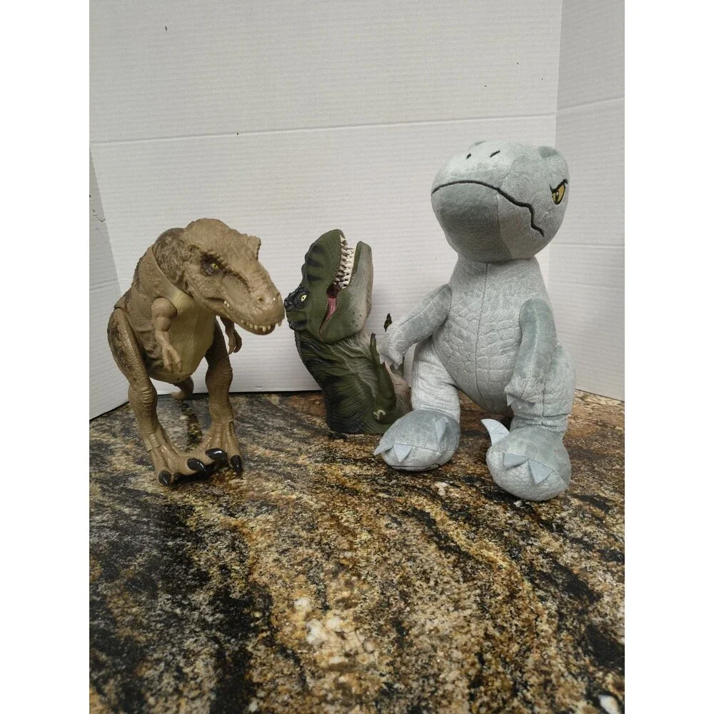 Lot Of 3 Jurassic Park Toys Vintage 1996 Puppet, Plush T-Rex & Thrash & Devour